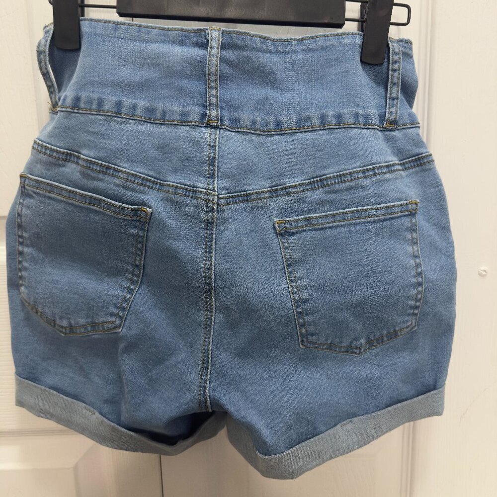 Women's Rolled Hem Denim Shorts （S) - Picture 5 of 8